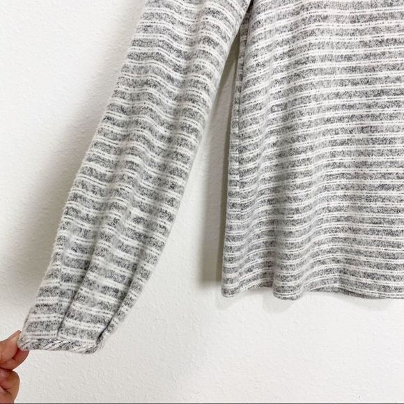 ✨Green Envelope ✨Striped Soft Top🍁 - Picture 3 of 7